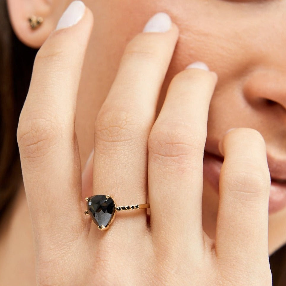 Roxy - טבעת משובצת יהלום  יטפה שחור - רקסי